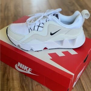 NEW White NIKE RYZ 365